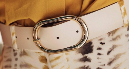 Daphne Oval Buckle Creme Belt