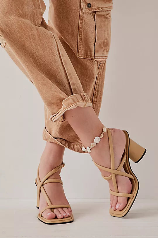 FP Perth Strappy Heel Natural